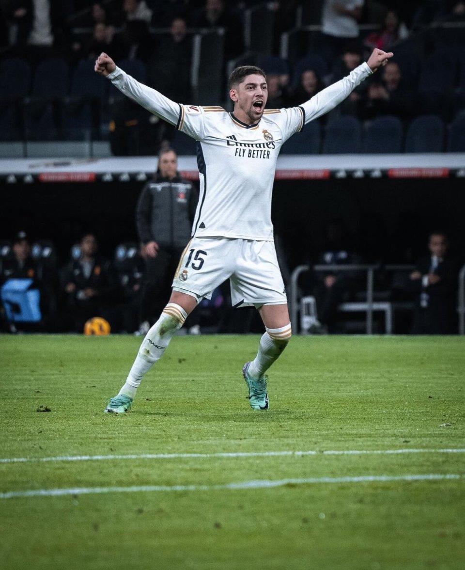 开云-皇马主场大捷，球员赛后激动庆祝胜利，下载.