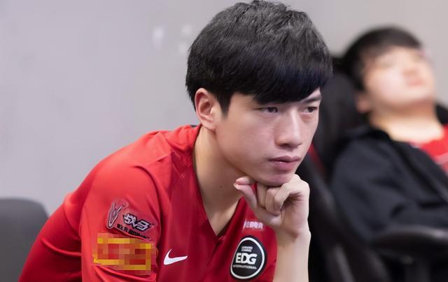 开云首页APP-内马尔在FPX比赛中最后时刻胜出，最后时刻胜出引发热议！